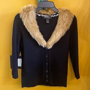 Black sweater removable  fur collar